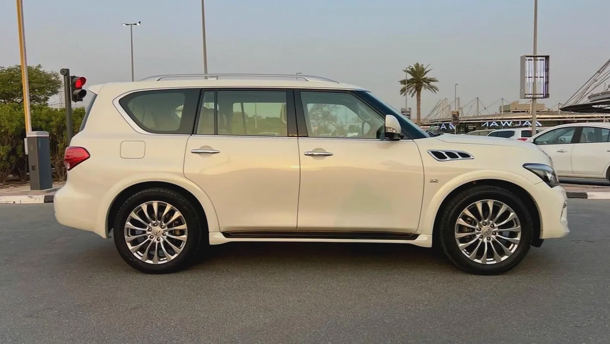 Pristine Infiniti QX80 Luxury 2016 | GCC Specs | Full Service History-5-5