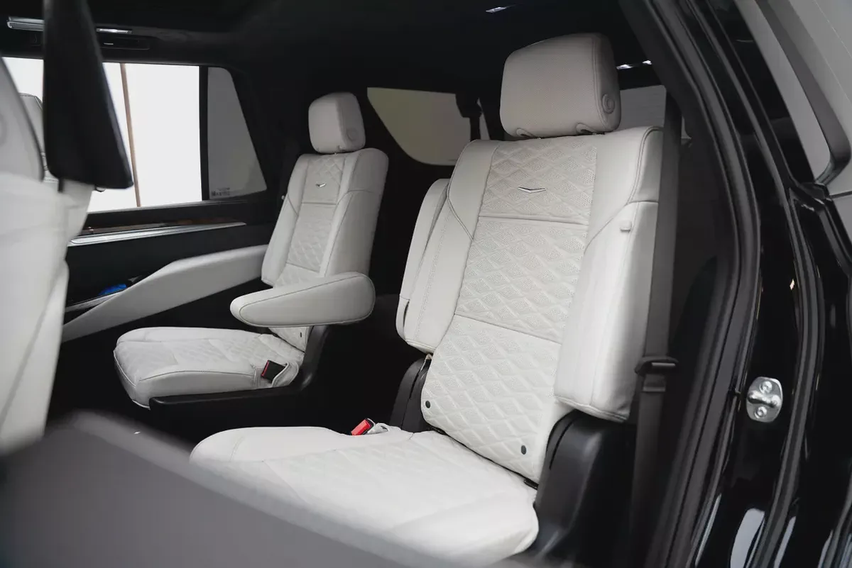 2025 CADILLAC ESCALADE 600 SPORT PLATINUM WITH WARRANTY AND SERVICE CONTRACT-15-15