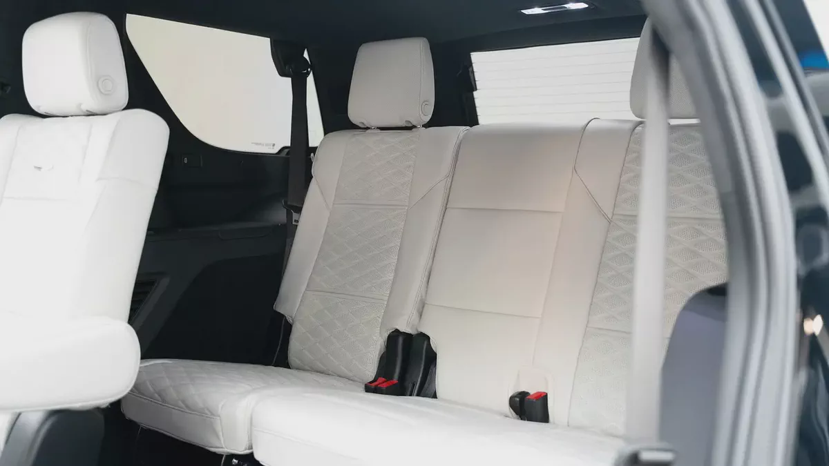 2025 CADILLAC ESCALADE 600 SPORT PLATINUM WITH WARRANTY AND SERVICE CONTRACT-16-16