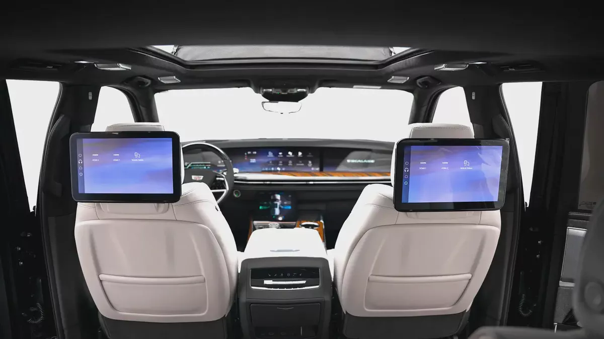 2025 CADILLAC ESCALADE 600 SPORT PLATINUM WITH WARRANTY AND SERVICE CONTRACT-17-17