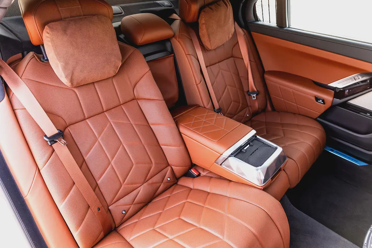 BMW 735i M Sport Individual – 2025 | GCC | 3,915 KM | 5 YEARS SERVICE AND WARRANTY BMW AGMC-11-11