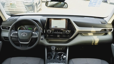 2026 Toyota Highlander LE 2.5 AT Hybrid-10