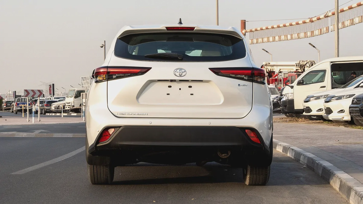 2026 Toyota Highlander LE 2.5 AT Hybrid-4-4
