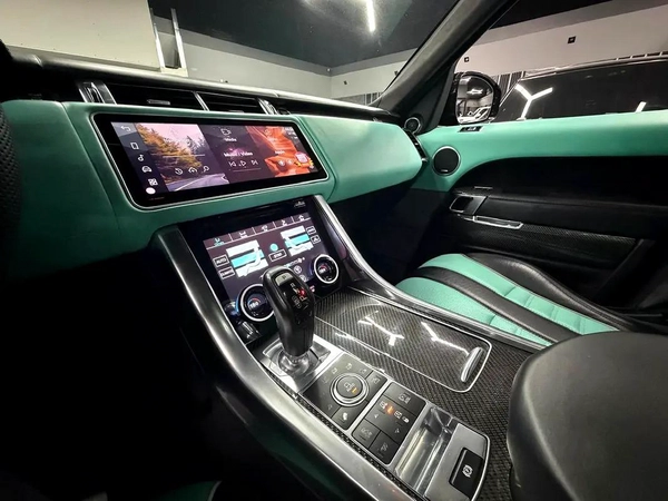 Land Rover Range Rover Sport SVR GCC Specs