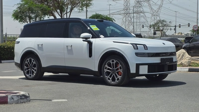 Lynk & Co 900 (White)-0