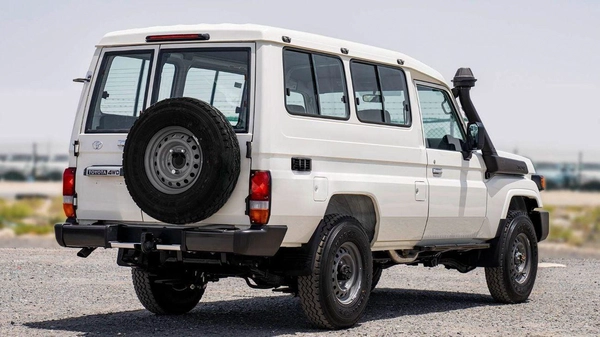 Toyota Land Cruiser 70 2.8 AT
