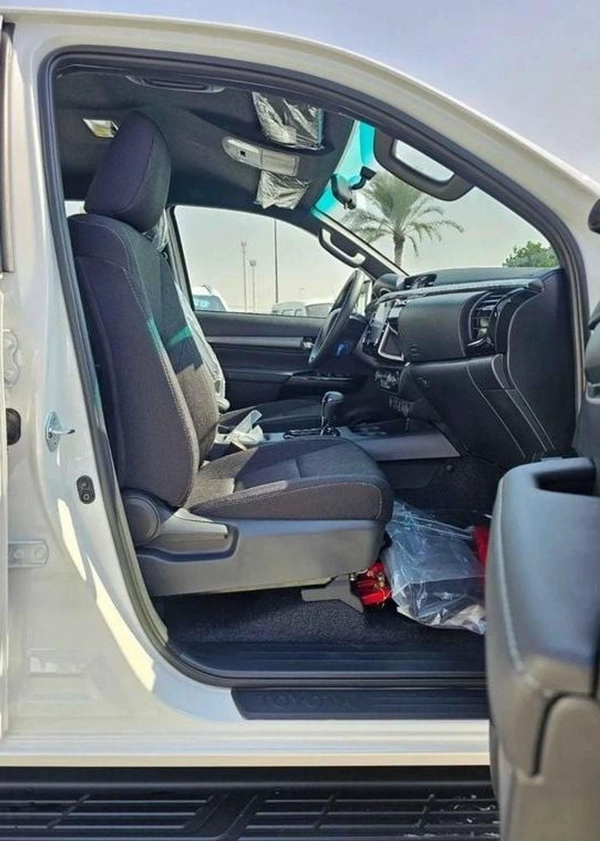 Toyota Hilux Toyota Hilux DC Adventure 4.0L Petrol 2026
