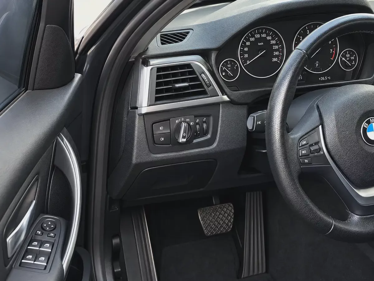 AED 840 P.M | BMW 318 | EXECUTIVE | 2018 | GCC | 1.5L 3 CYLINDERS | LOW MILEAGE-9-9