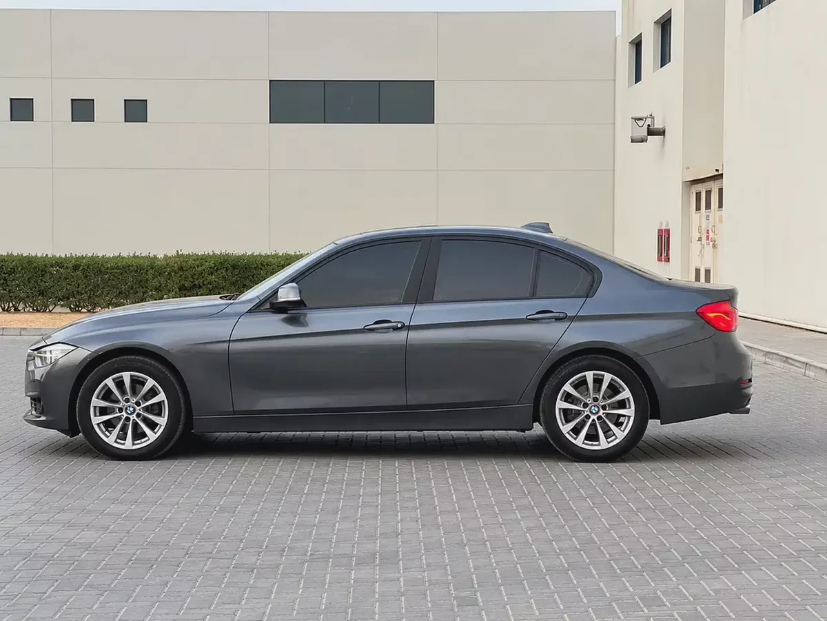 AED 840 P.M | BMW 318 | EXECUTIVE | 2018 | GCC | 1.5L 3 CYLINDERS | LOW MILEAGE-5-5