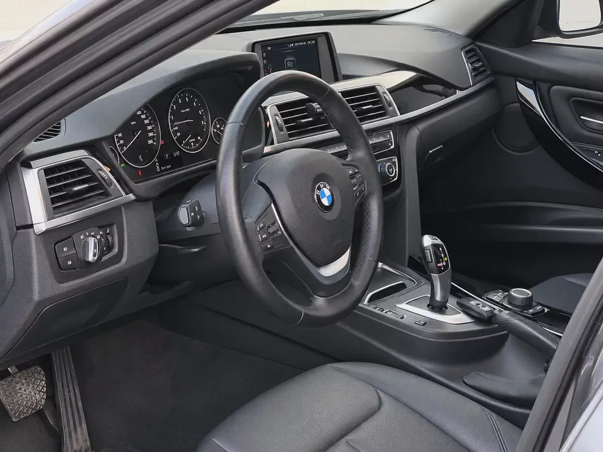 AED 840 P.M | BMW 318 | EXECUTIVE | 2018 | GCC | 1.5L 3 CYLINDERS | LOW MILEAGE-7-7
