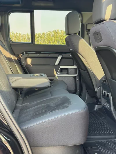 Land Rover Defender 110 SE P400 · 2021 · Canadian Specs · 84,000 km · Full Black ·-15