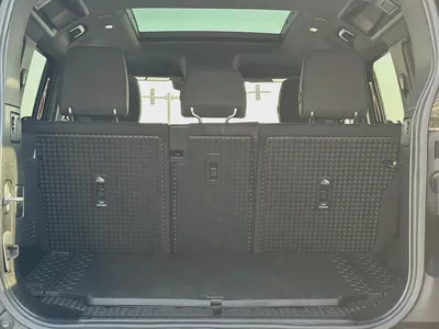Land Rover Defender 110 SE P400 · 2021 · Canadian Specs · 84,000 km · Full Black ·-17