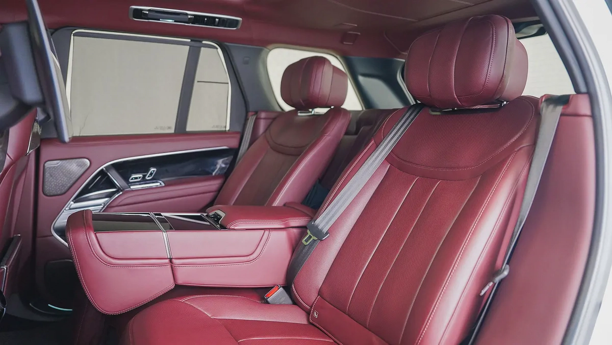 UAEs Very Best Example | AED 5,892 PM | P400 Autobiography | All Options-5-5