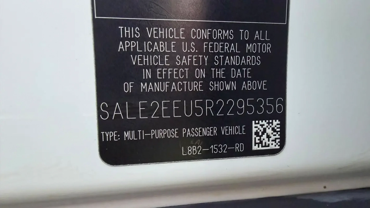 Land Rover Defender 110 SE P400 2024 | American Specs-17-17