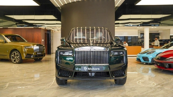 Rolls Royce Cullinan STD Rolls Royce Cullinan - Silver Badge - 2026