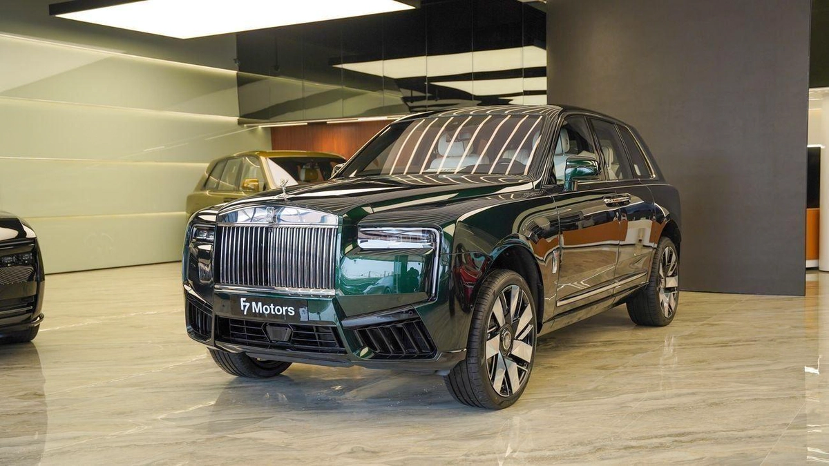 Rolls Royce Cullinan STD Rolls Royce Cullinan - Silver Badge - 2026-2-2