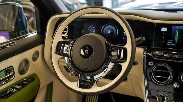 Rolls Royce Cullinan STD Rolls Royce Cullinan - Silver Badge - 2026