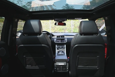 AGENCY MAINTAINED - RANGE ROVER EVOQUE 2.0TC DYNAMIC PLUS - PARK ASSIST - GCC-17