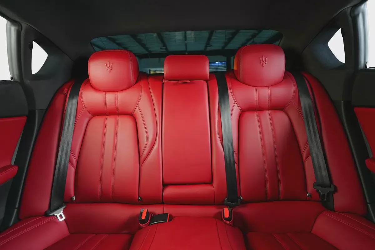 Maserati Quattroporte Granssport-GCC-Meticulously crafted Interior-Low Mileage-Well Maintained-19-19