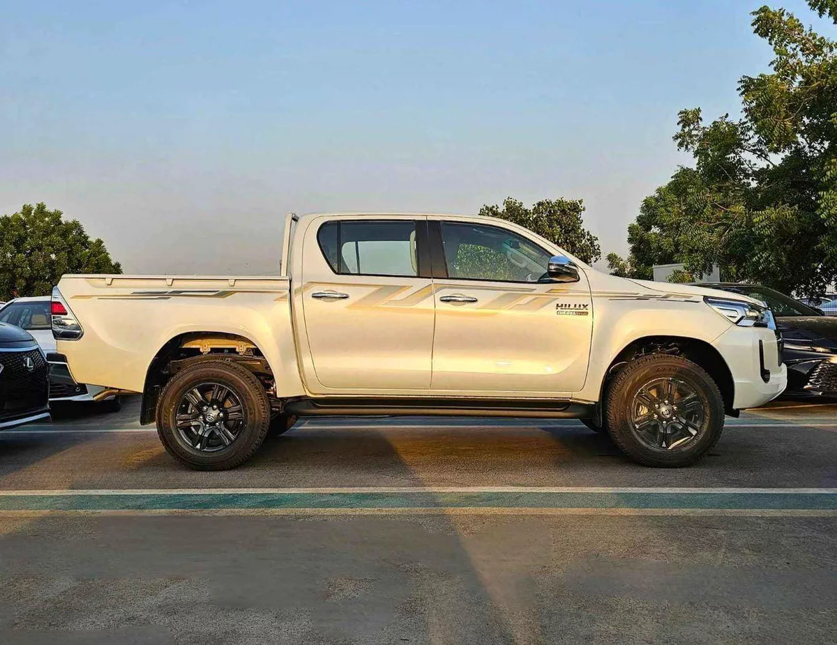 Toyota Hilux SGLX SR5 WIDE BODY WITH HUK / 2.4L DIESEL A/T / REAR CAMERA / 4WD (CODE # HLD5J)-1-0