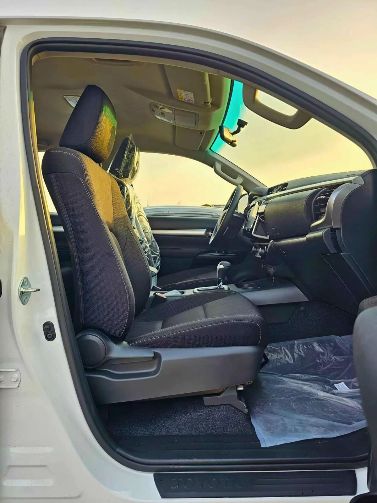Toyota Hilux SGLX SR5 WIDE BODY WITH HUK / 2.4L DIESEL A/T / REAR CAMERA / 4WD (CODE # HLD5J)-7-0