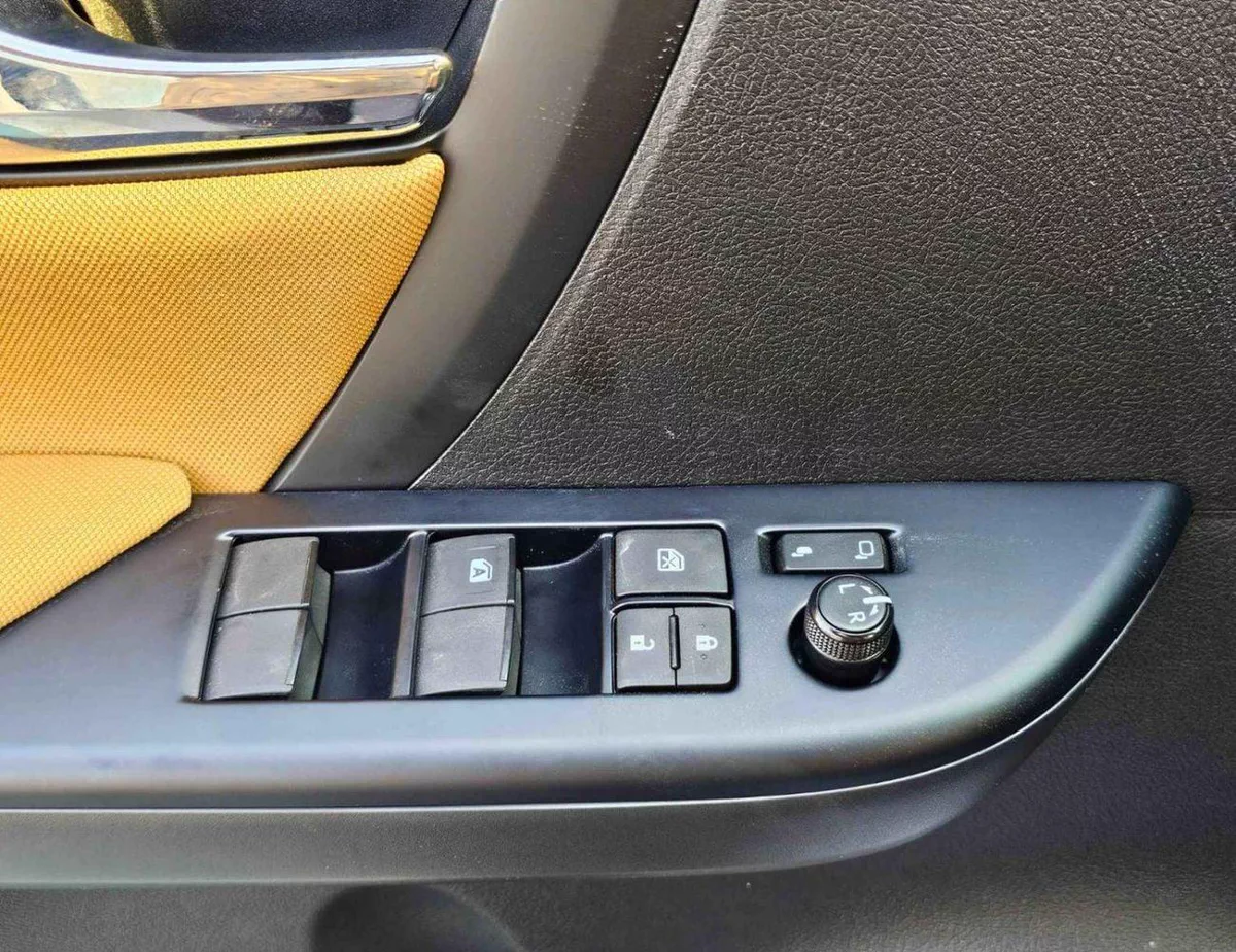 Toyota Fortuner EXR TOYOTA FORTUNER || 2.4L DIESEL V4 4WD / MANUAL AC (CODE # FDMC)-16-0