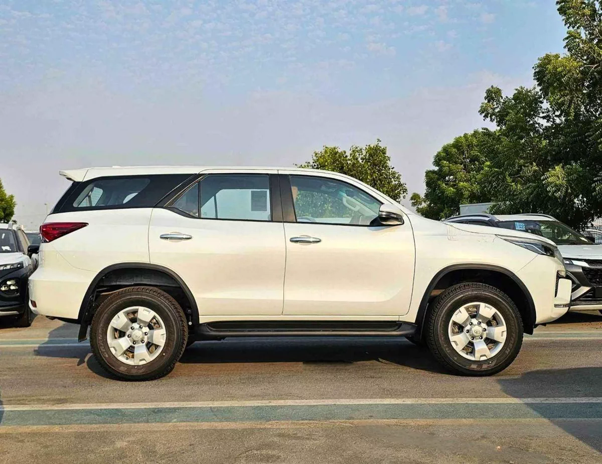Toyota Fortuner EXR TOYOTA FORTUNER || 2.4L DIESEL V4 4WD / MANUAL AC (CODE # FDMC)-1-0