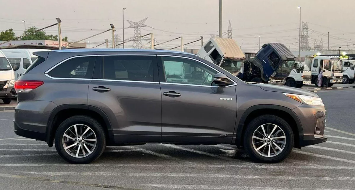 Toyota Highlander 2017 Toyota Highlander Hybrid Full option -3.5L-V6-AWD 4x4 - Rear CAM-Sunroof-Leather seat-3-0
