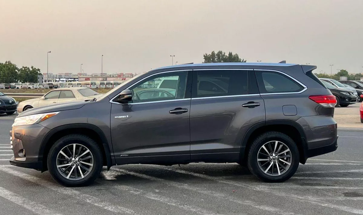 Toyota Highlander 2017 Toyota Highlander Hybrid Full option -3.5L-V6-AWD 4x4 - Rear CAM-Sunroof-Leather seat-4-0