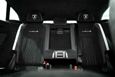 URUS PERFORMANTE | TWO TONE INTERIOR ALCANTARA SEATS | CARBON INT/EXT | MASSAGE SEAT-10