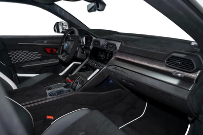 URUS PERFORMANTE | TWO TONE INTERIOR ALCANTARA SEATS | CARBON INT/EXT | MASSAGE SEAT-11