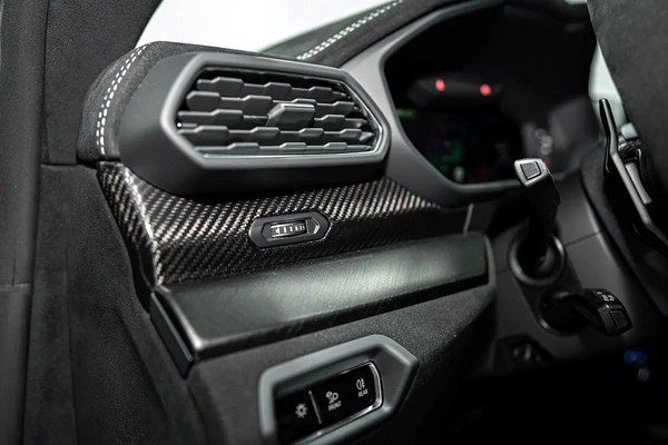 URUS PERFORMANTE | TWO TONE INTERIOR ALCANTARA SEATS | CARBON INT/EXT | MASSAGE SEAT