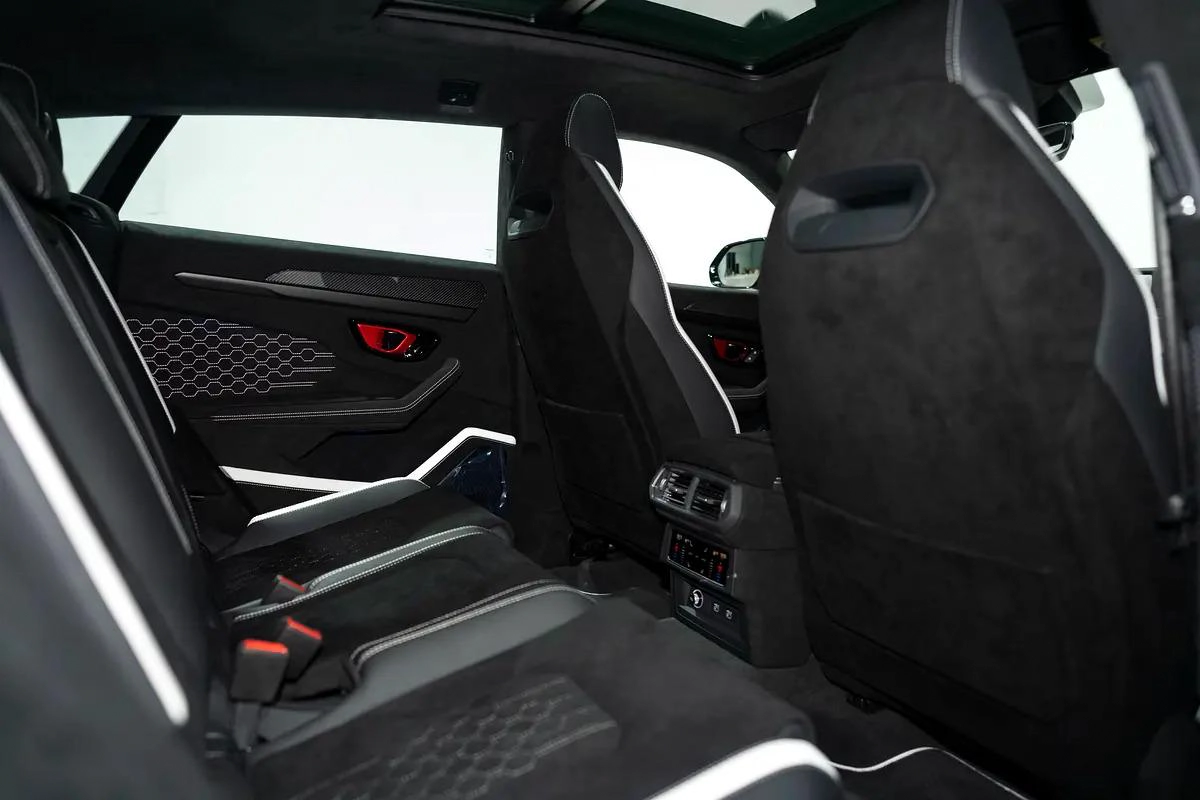 URUS PERFORMANTE | TWO TONE INTERIOR ALCANTARA SEATS | CARBON INT/EXT | MASSAGE SEAT