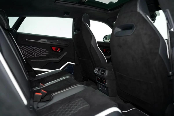 URUS PERFORMANTE | TWO TONE INTERIOR ALCANTARA SEATS | CARBON INT/EXT | MASSAGE SEAT