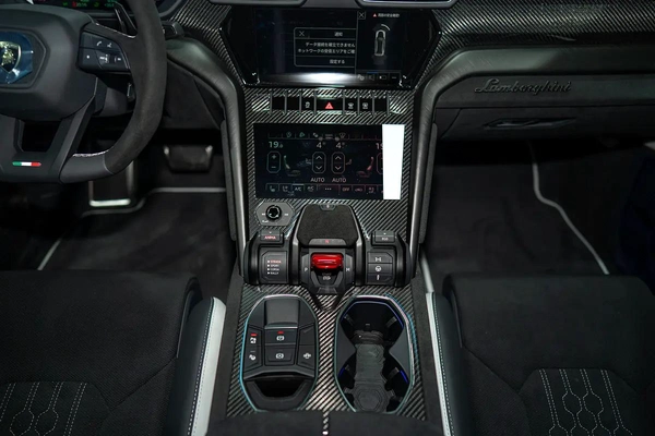 URUS PERFORMANTE | TWO TONE INTERIOR ALCANTARA SEATS | CARBON INT/EXT | MASSAGE SEAT