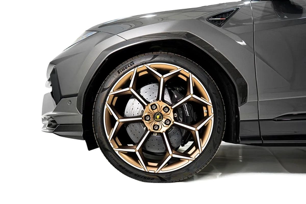 URUS PERFORMANTE | TWO TONE INTERIOR ALCANTARA SEATS | CARBON INT/EXT | MASSAGE SEAT