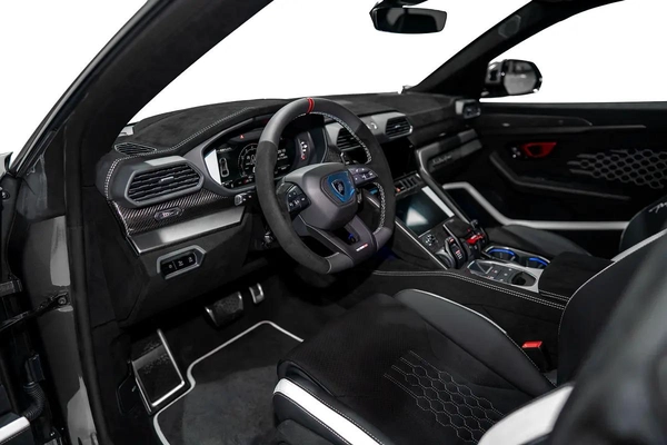 URUS PERFORMANTE | TWO TONE INTERIOR ALCANTARA SEATS | CARBON INT/EXT | MASSAGE SEAT