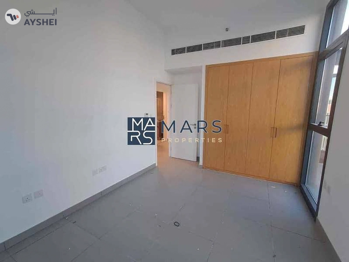 Top Floor | Pool View | Unfurnished-10-10