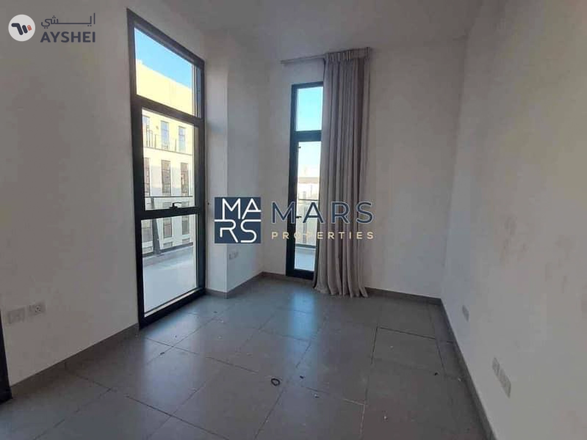 Top Floor | Pool View | Unfurnished-14-14