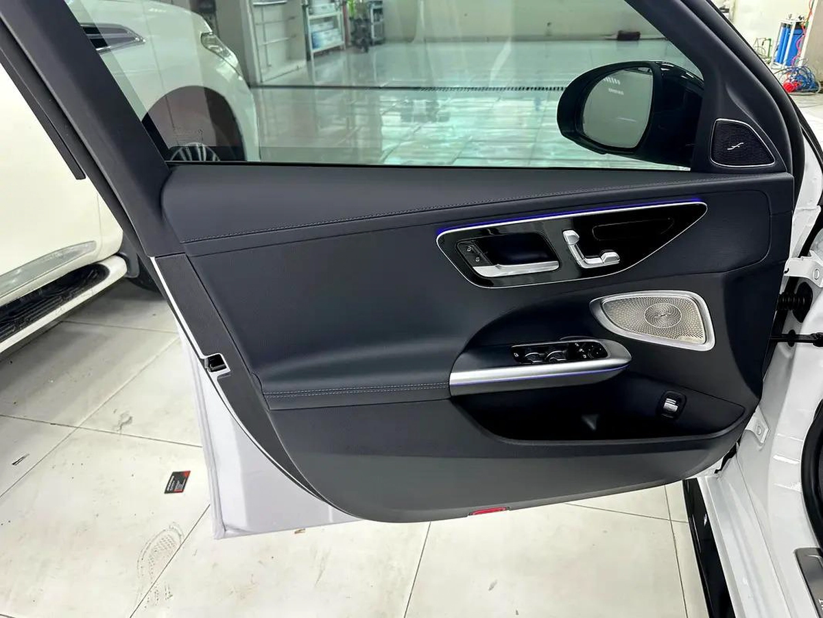 Mercedes-Benz C-Class C260 L-9-9