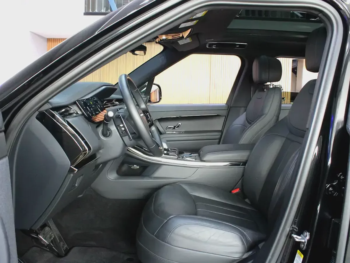 Land Rover Range Rover Sport 2024 for 380,000.00 AED-9-9