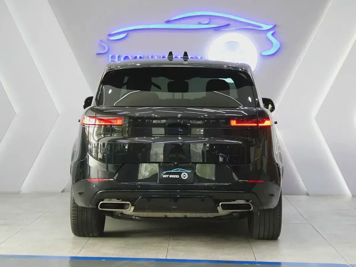 Land Rover Range Rover Sport 2024 for 380,000.00 AED-3-3