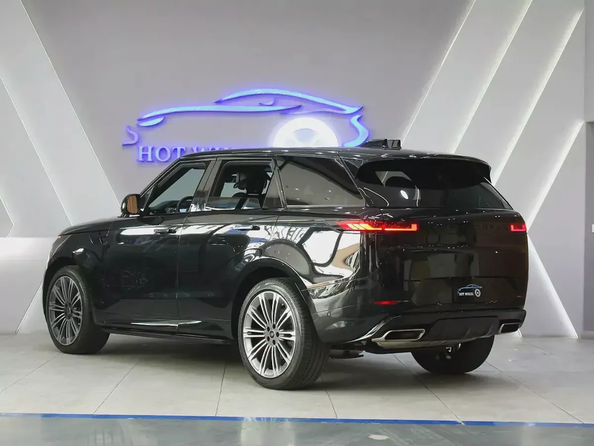 Land Rover Range Rover Sport 2024 for 380,000.00 AED-4-4