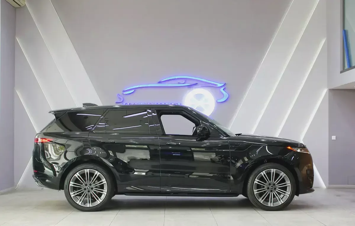 Land Rover Range Rover Sport 2024 for 380,000.00 AED-5-5