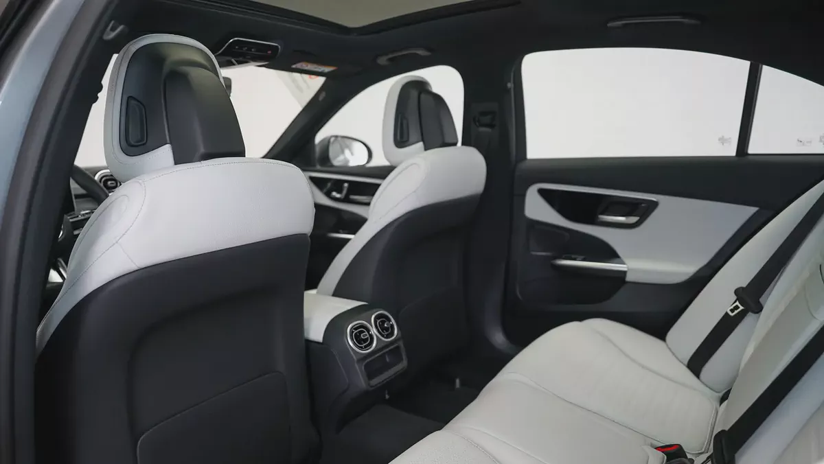 2026 Mercedes-Benz C200 AMG Premium  GCC Specs | Mercedes-Benz Active Warranty February 2031-4-4