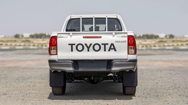 Toyota Hilux (LHD) TOYOTA HILUX DC COMFORT PLUS 2.4D MT 4X4 MY2025 - WHITE