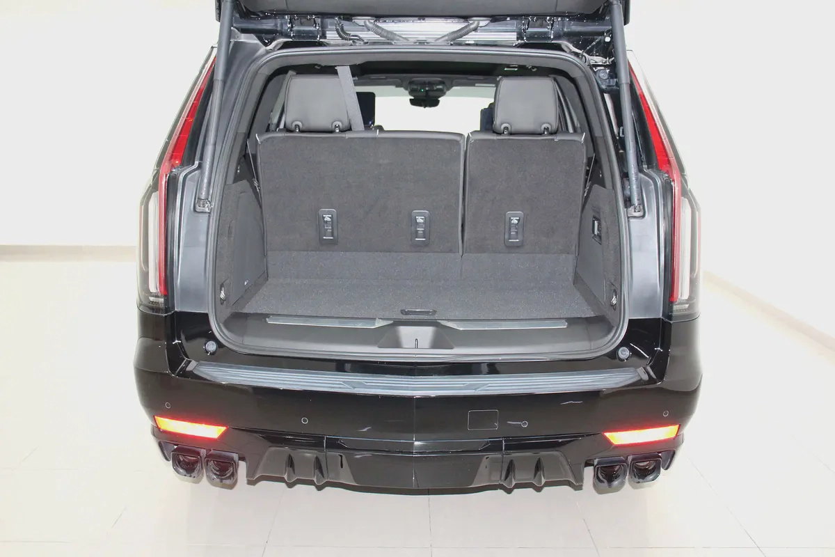 2023 Cadillac Escalade V | GCC Specs | Supercharged V8-4-4
