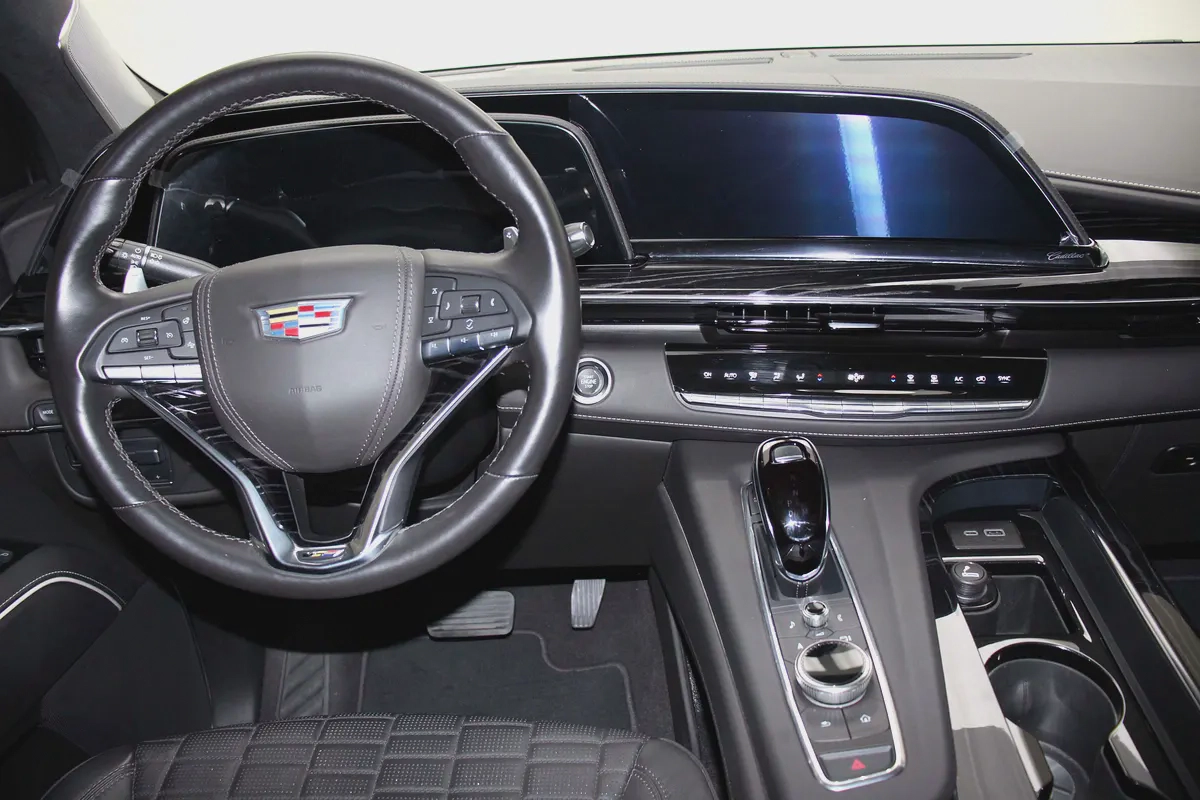 2023 Cadillac Escalade V | GCC Specs | Supercharged V8-7-7