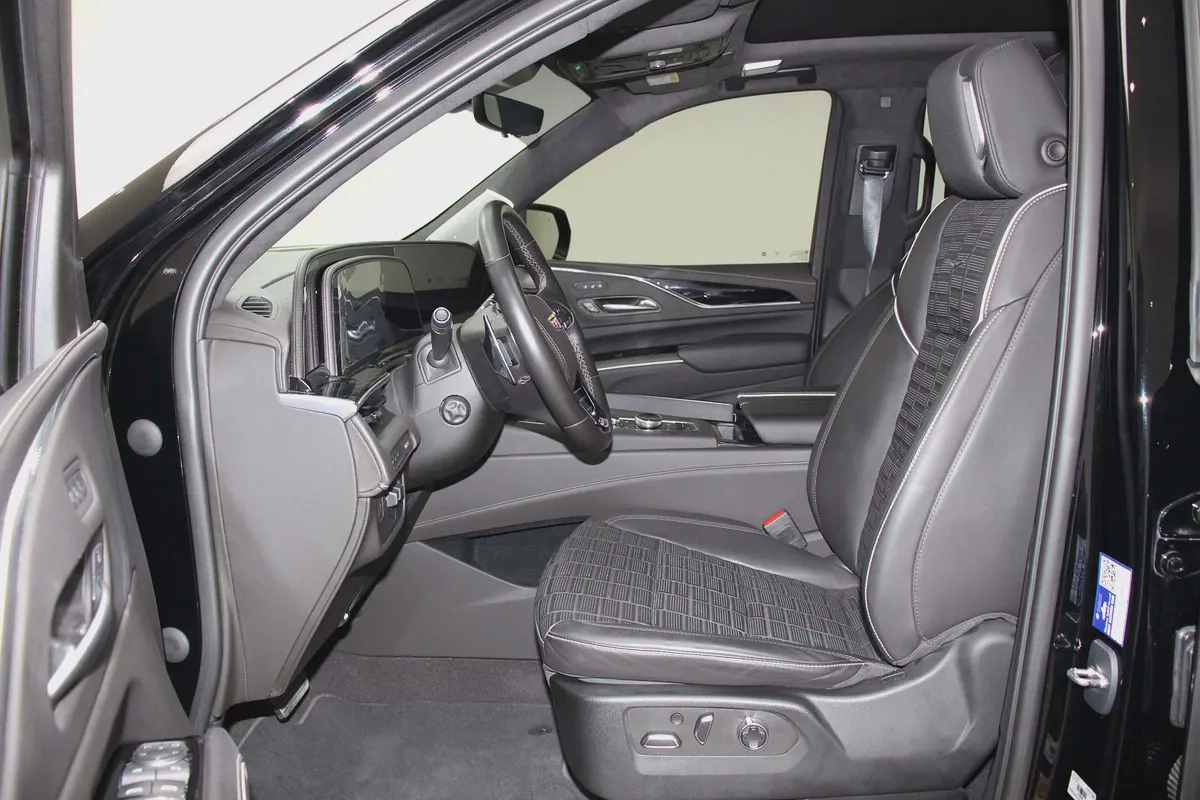 2023 Cadillac Escalade V | GCC Specs | Supercharged V8-8-8