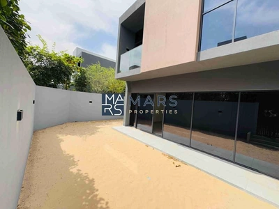 Brand New Luxury 3badroom corner unit available for rent:160k-21